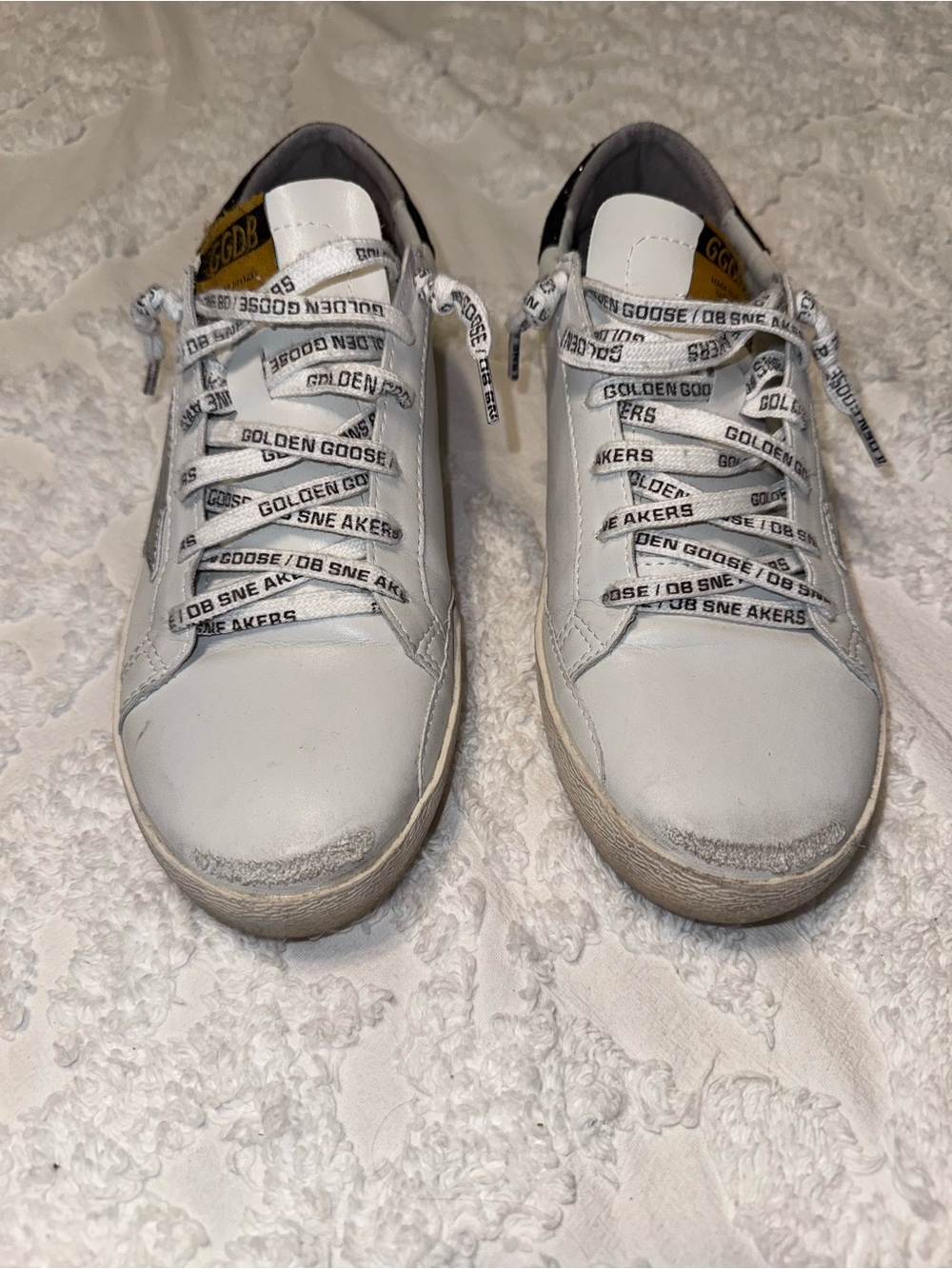 G G INSPIRED (Not Real) White Low-Top Sneakers with Logo Laces